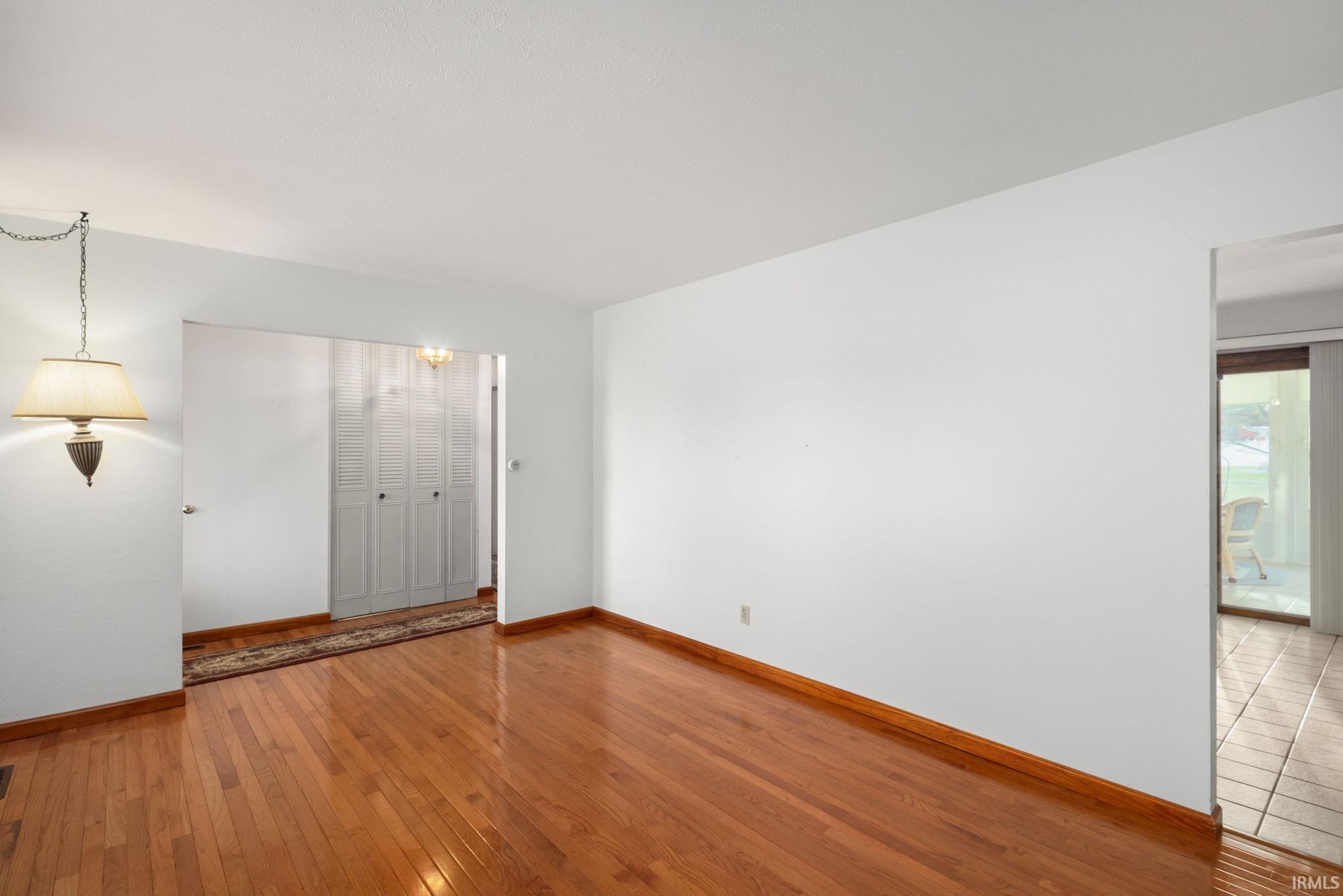 South Bend, Indiana 46614, United States, 3 Bedrooms Bedrooms, ,3 BathroomsBathrooms,Residential,Pending,8765