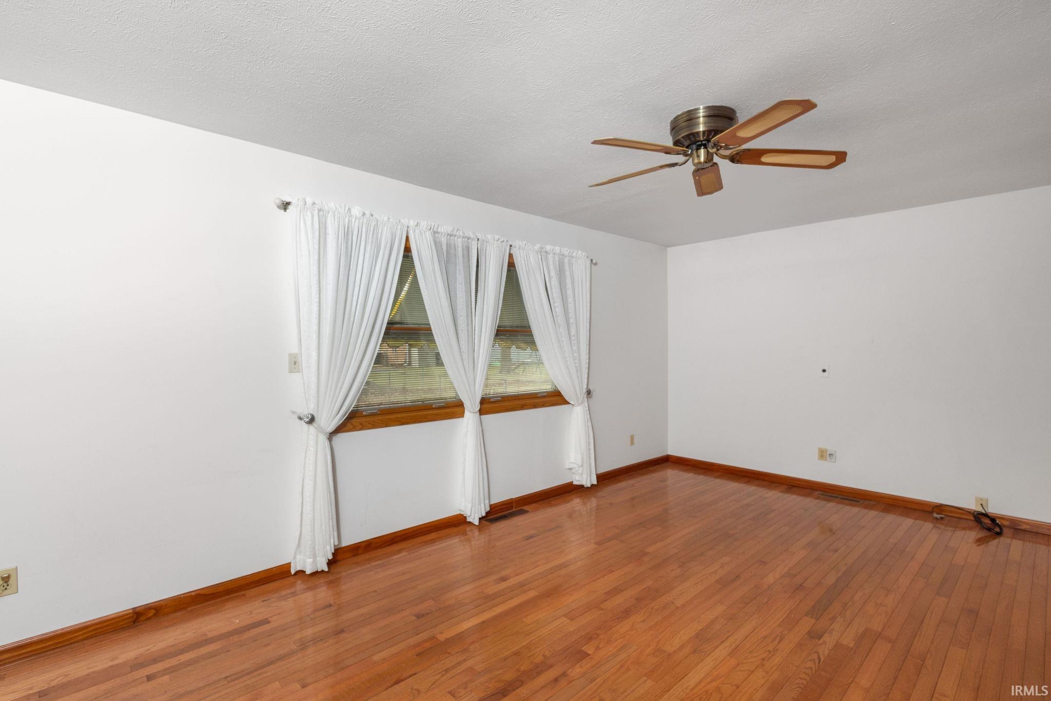 South Bend, Indiana 46614, United States, 3 Bedrooms Bedrooms, ,3 BathroomsBathrooms,Residential,Pending,8765