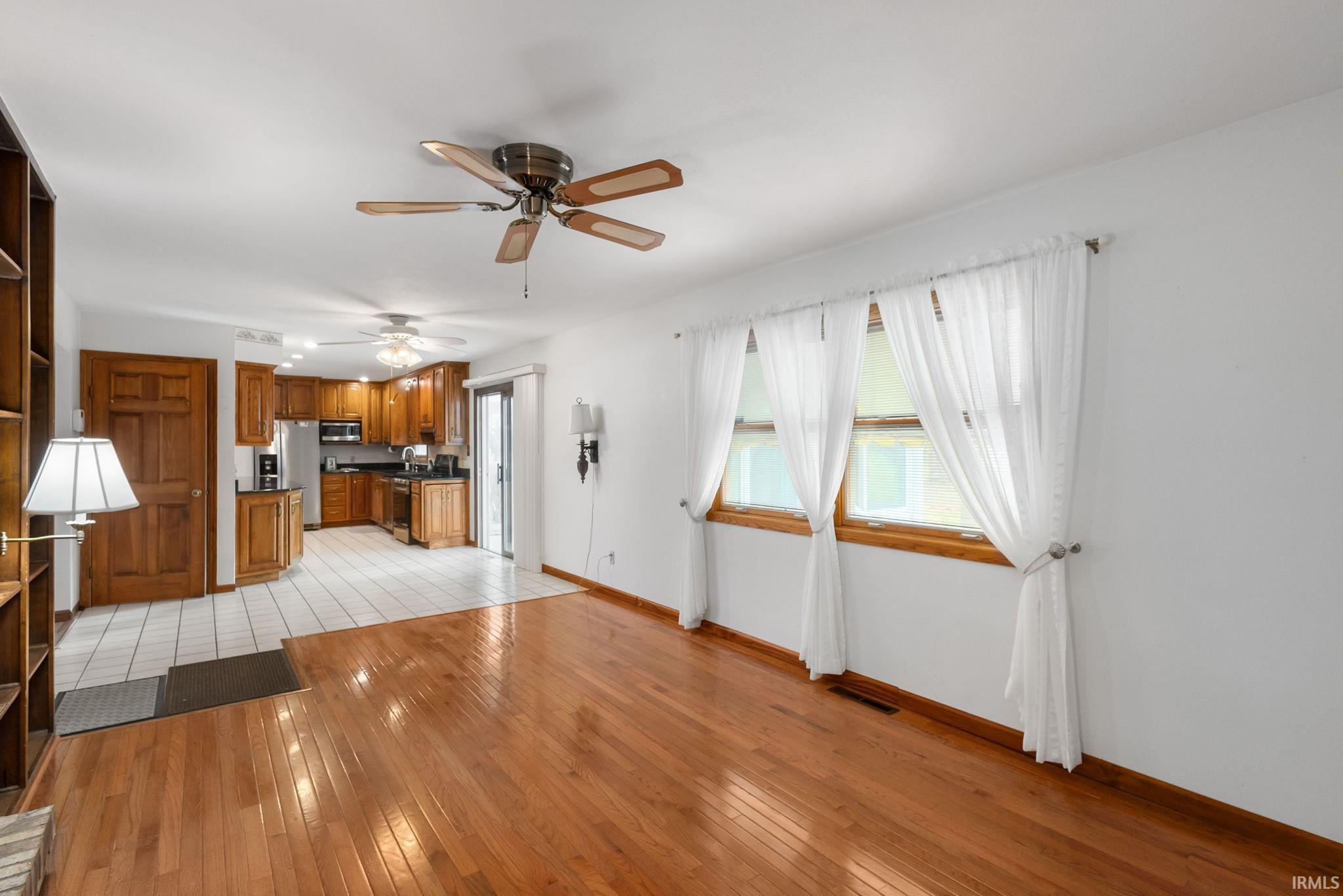 South Bend, Indiana 46614, United States, 3 Bedrooms Bedrooms, ,3 BathroomsBathrooms,Residential,Pending,8765