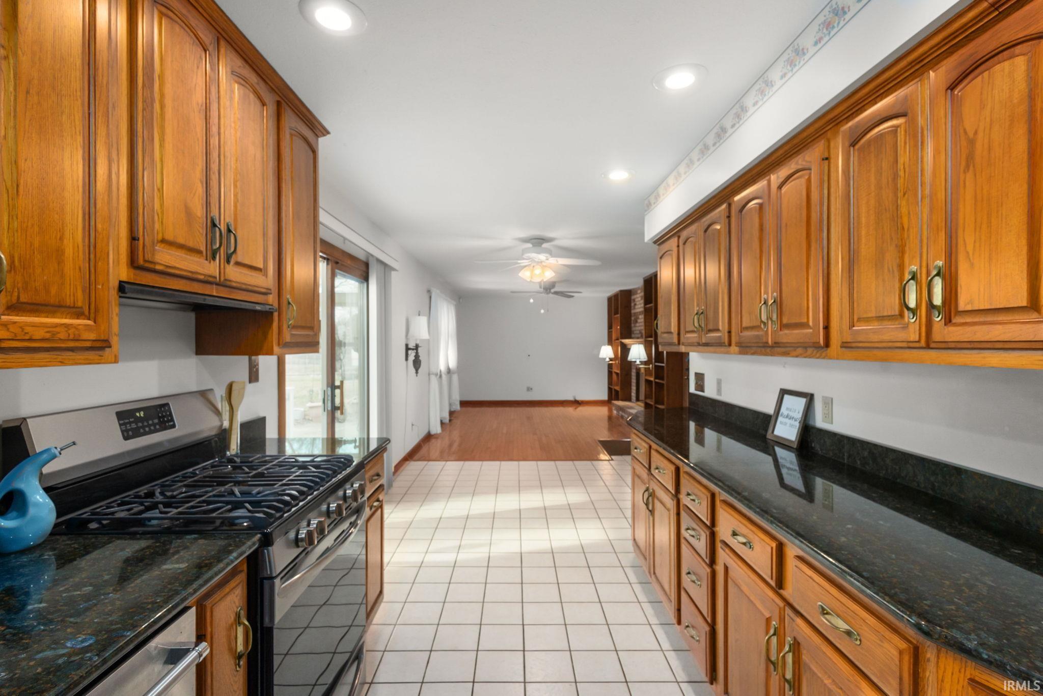 South Bend, Indiana 46614, United States, 3 Bedrooms Bedrooms, ,3 BathroomsBathrooms,Residential,Pending,8765