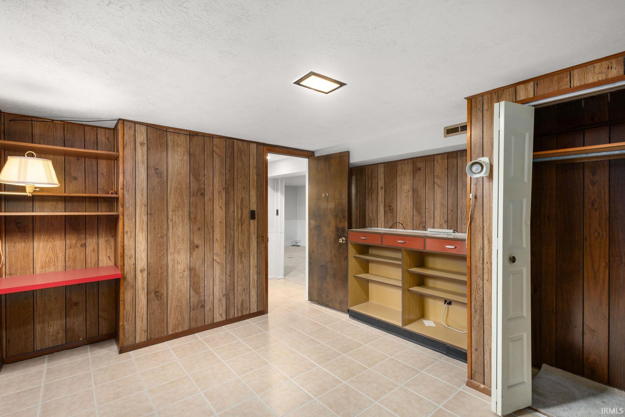 South Bend, Indiana 46614, United States, 3 Bedrooms Bedrooms, ,3 BathroomsBathrooms,Residential,Pending,8765