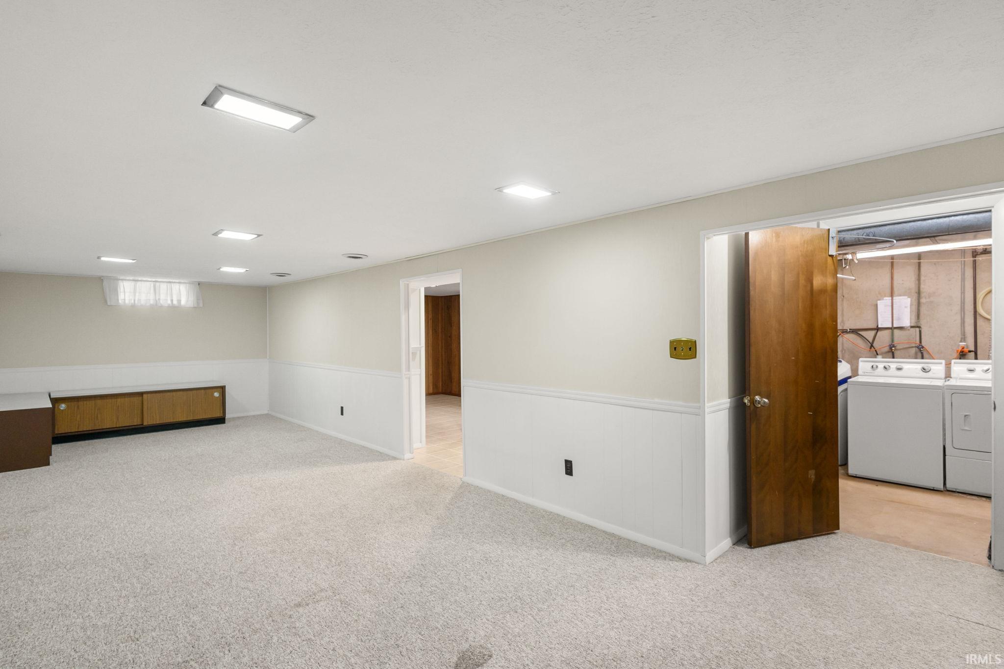 South Bend, Indiana 46614, United States, 3 Bedrooms Bedrooms, ,3 BathroomsBathrooms,Residential,Pending,8765