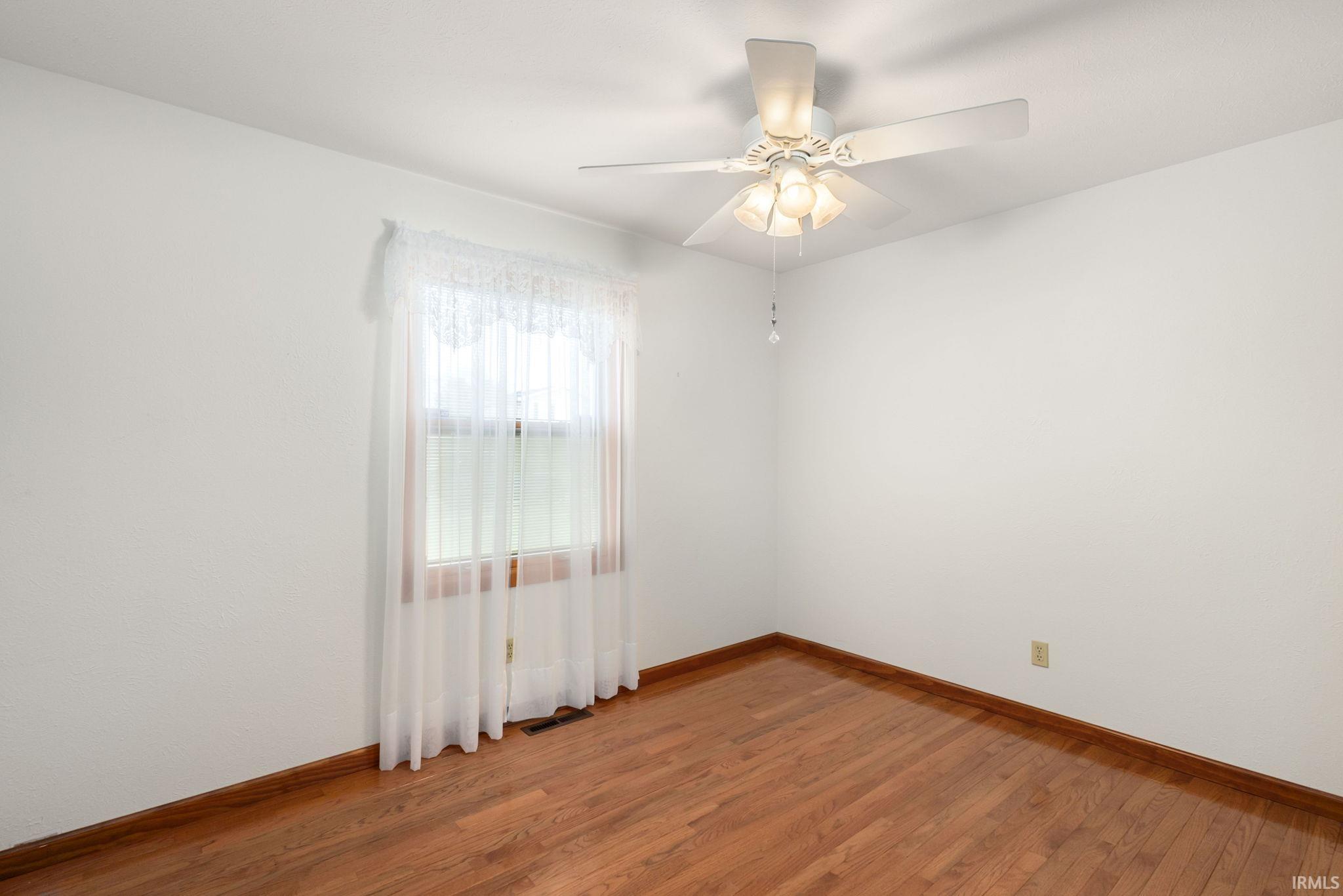 South Bend, Indiana 46614, United States, 3 Bedrooms Bedrooms, ,3 BathroomsBathrooms,Residential,Pending,8765