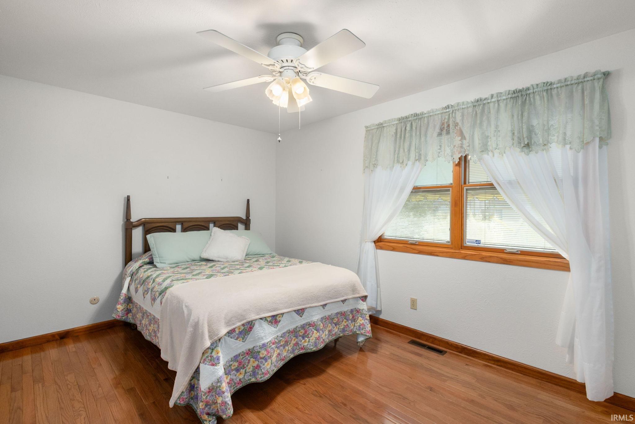 South Bend, Indiana 46614, United States, 3 Bedrooms Bedrooms, ,3 BathroomsBathrooms,Residential,Pending,8765