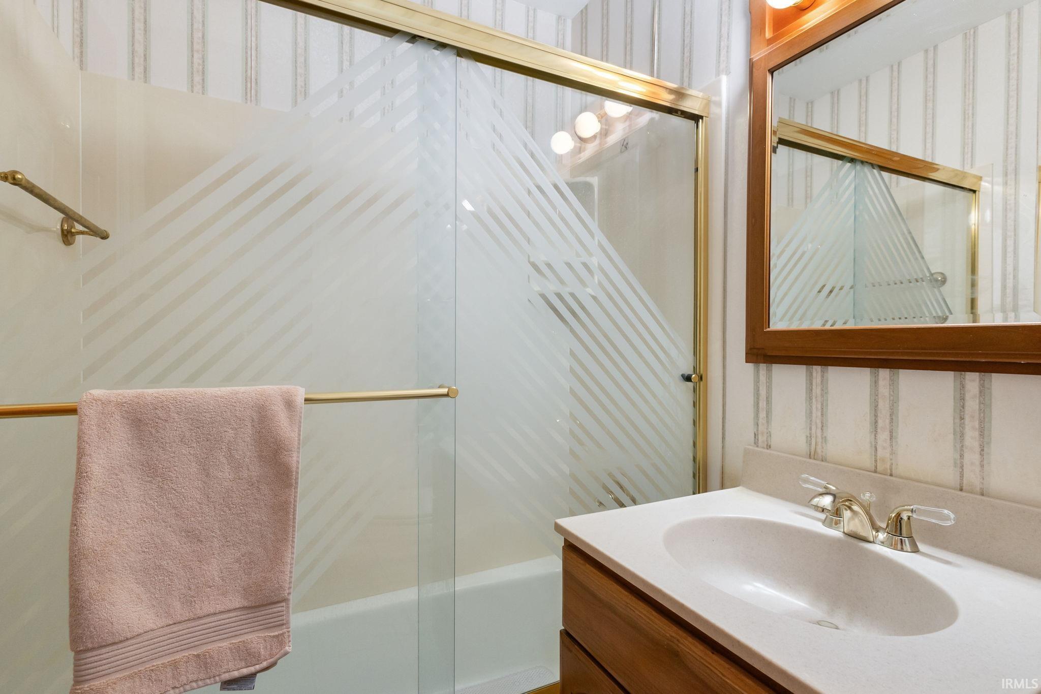 South Bend, Indiana 46614, United States, 3 Bedrooms Bedrooms, ,3 BathroomsBathrooms,Residential,Pending,8765