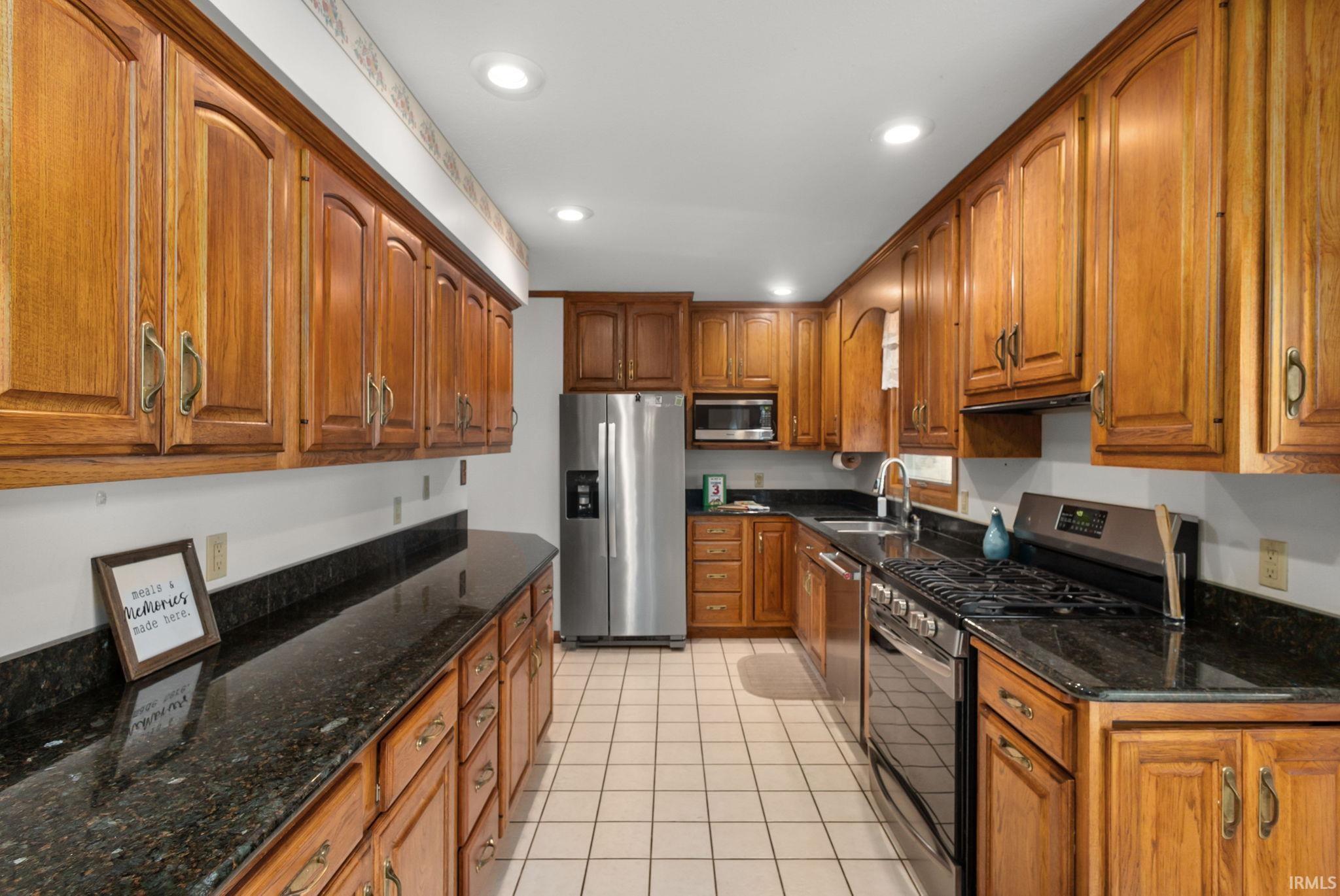 South Bend, Indiana 46614, United States, 3 Bedrooms Bedrooms, ,3 BathroomsBathrooms,Residential,Pending,8765