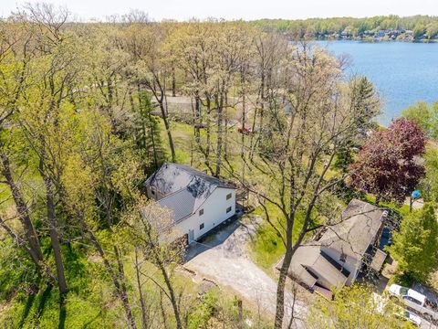 Photo of 5765 S 980 E, Wolcottville, IN 46795 (MLS # 202620501)