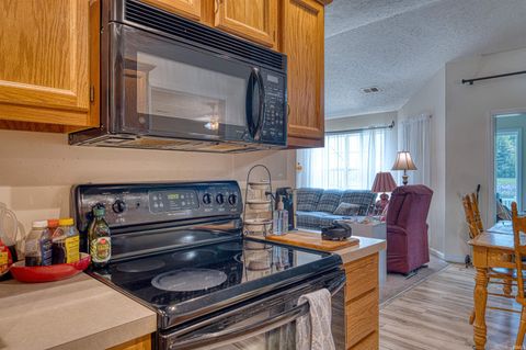 Tiny photo for 3620 Oaklyn Court, Evansville, IN 47711 (MLS # 202536186)