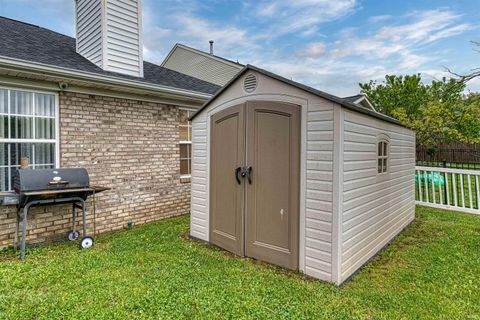 Tiny photo for 3620 Oaklyn Court, Evansville, IN 47711 (MLS # 202536186)