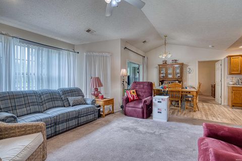 Tiny photo for 3620 Oaklyn Court, Evansville, IN 47711 (MLS # 202536186)