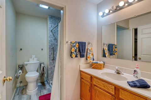 Tiny photo for 3620 Oaklyn Court, Evansville, IN 47711 (MLS # 202536186)