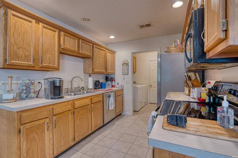 Tiny photo for 3620 Oaklyn Court, Evansville, IN 47711 (MLS # 202536186)