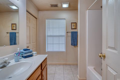 Tiny photo for 3620 Oaklyn Court, Evansville, IN 47711 (MLS # 202536186)