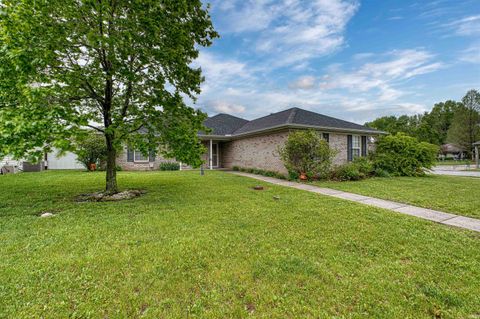 Tiny photo for 3620 Oaklyn Court, Evansville, IN 47711 (MLS # 202536186)