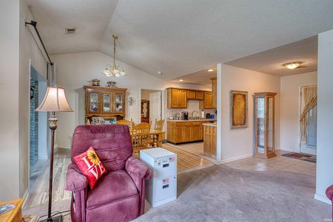 Tiny photo for 3620 Oaklyn Court, Evansville, IN 47711 (MLS # 202536186)