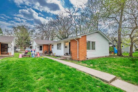 Photo of 1109-1111 W 11th Street, Anderson, IN 46016 (MLS # 202613967)