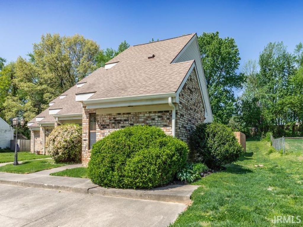 Photo of 5611 Maple Lane, Newburgh, IN 47630 (MLS # 202613931)