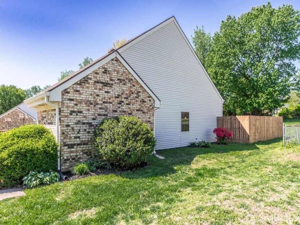 Photo of 5611 Maple Lane, Newburgh, IN 47630 (MLS # 202613931)