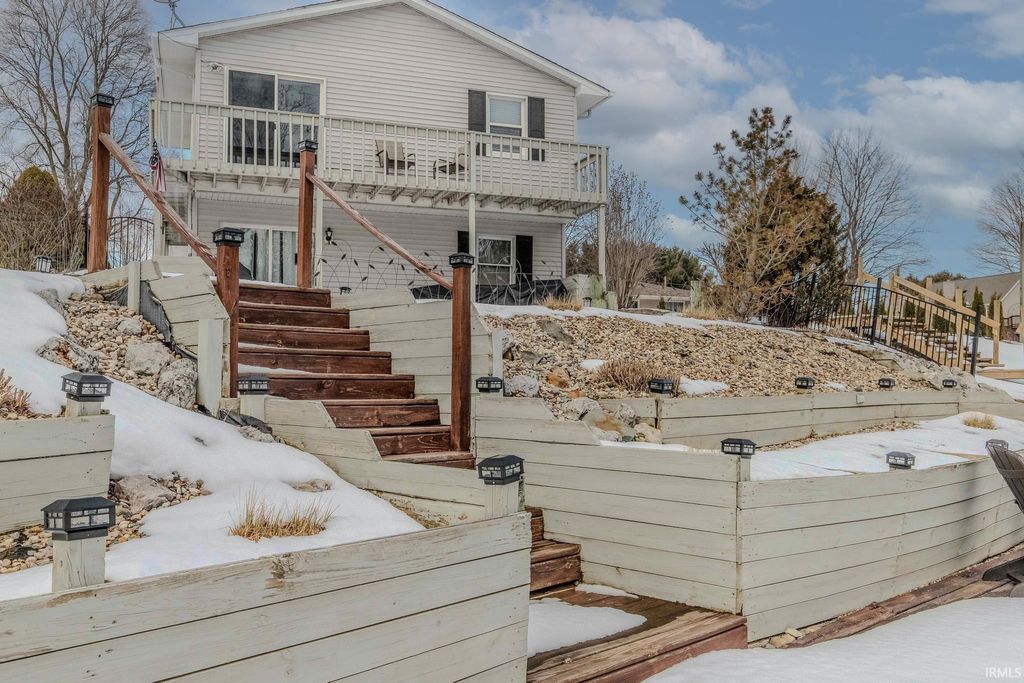 Photo of 9285 E Sleepy Hollow Parkway, Cromwell, IN 46732 (MLS # 202604684)