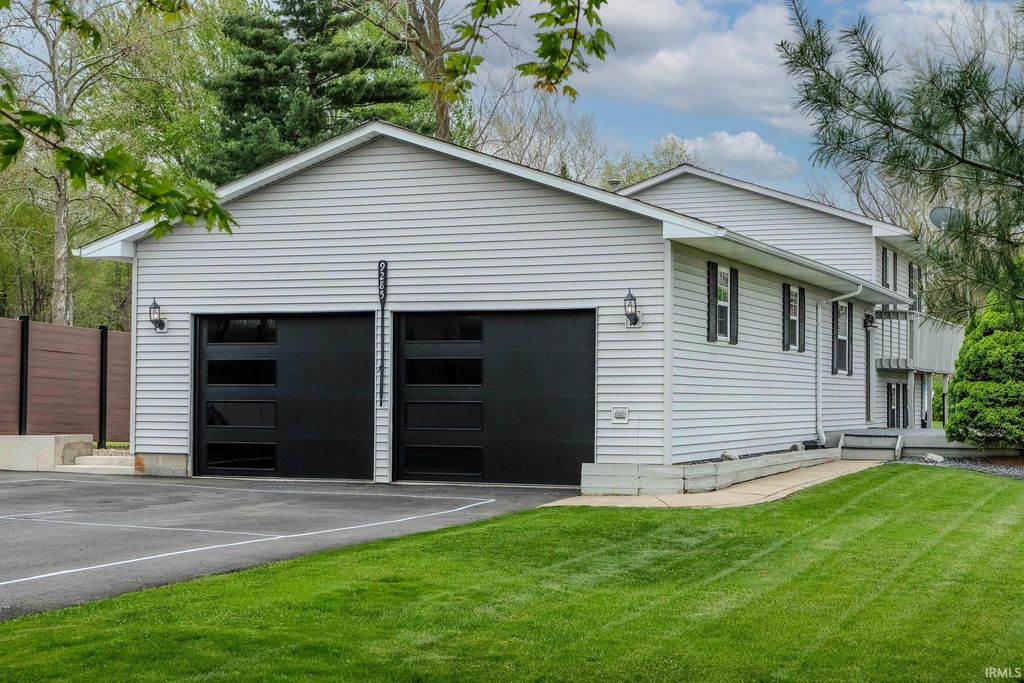 Photo of 9285 E Sleepy Hollow Parkway, Cromwell, IN 46732 (MLS # 202604684)