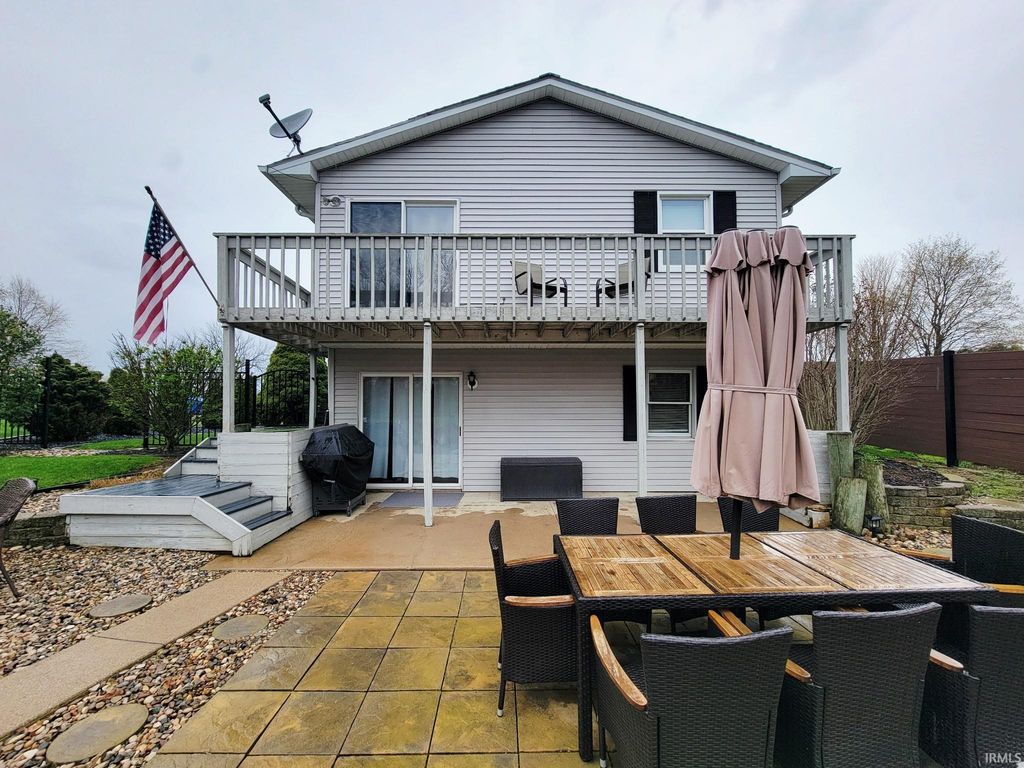 Photo of 9285 E Sleepy Hollow Parkway, Cromwell, IN 46732 (MLS # 202604684)