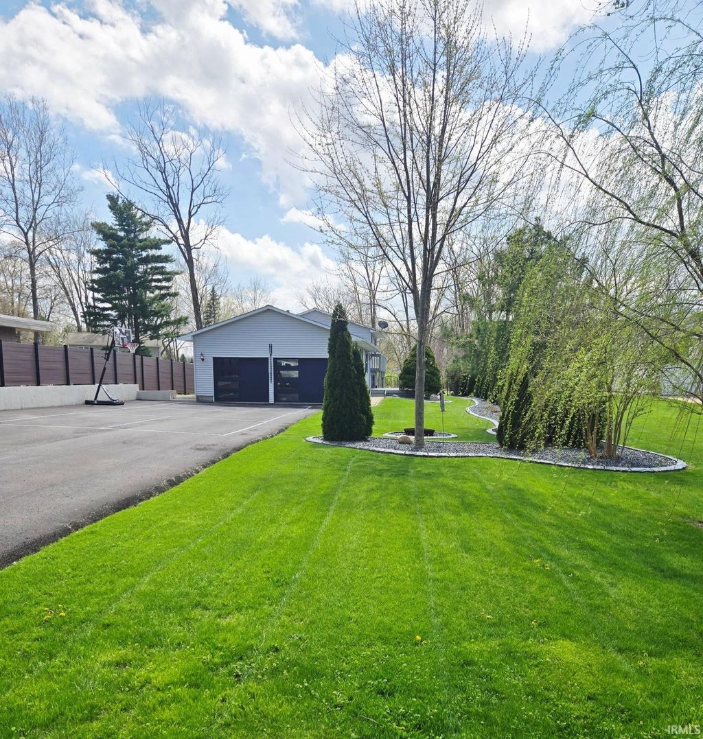 Photo of 9285 E Sleepy Hollow Parkway, Cromwell, IN 46732 (MLS # 202604684)