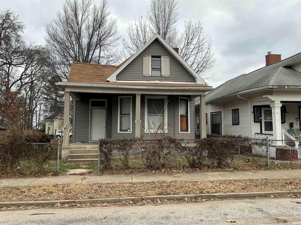 Photo of 808 N 4Th Avenue, Evansville, IN 47710 (MLS # 202607803)