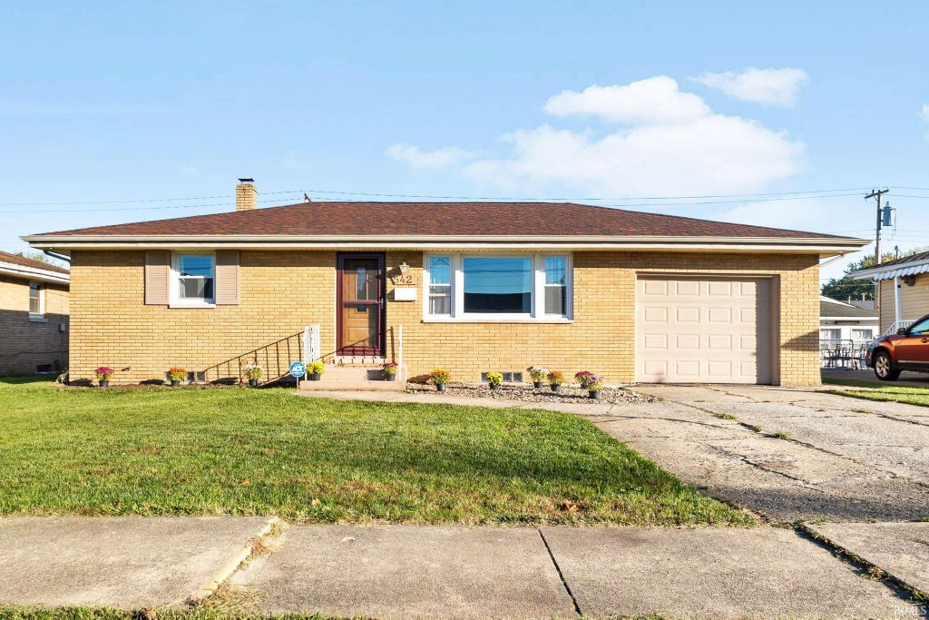 Photo of 542 W 12th Street, Mishawaka, IN 46544 (MLS # 202644521)