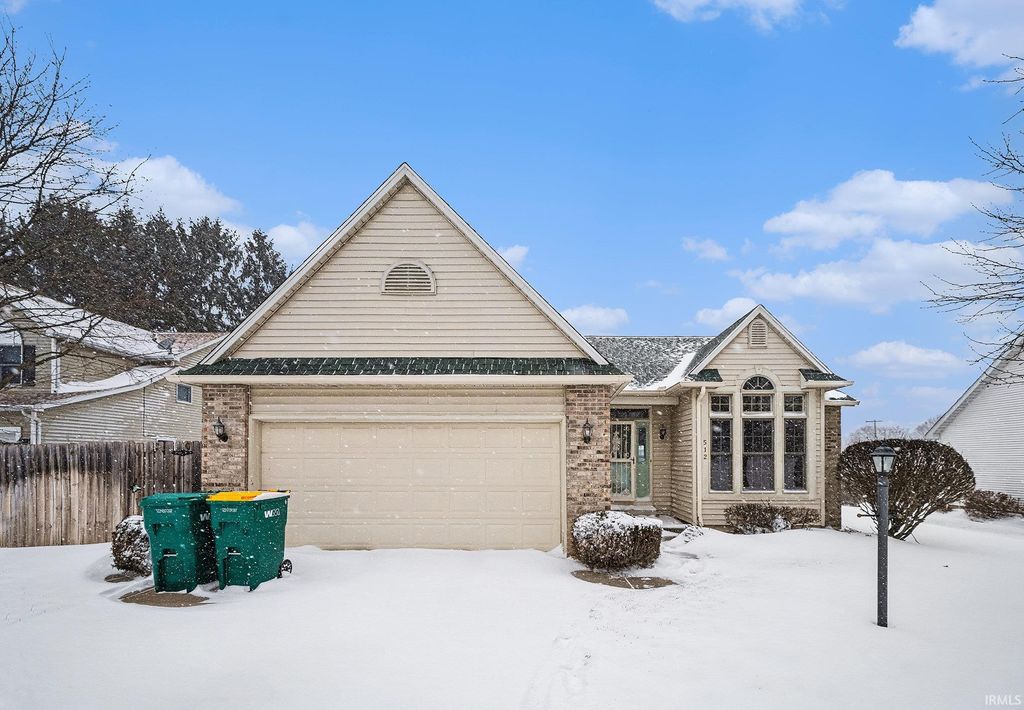 Photo of 512 Autumn Court, Mishawaka, IN 46544 (MLS # 202549868)