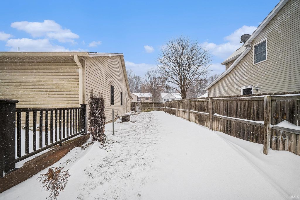 Photo of 512 Autumn Court, Mishawaka, IN 46544 (MLS # 202549868)