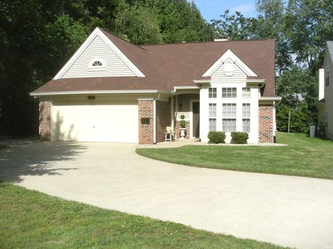 Photo of 2241 S Bent Tree Drive, Bloomington, IN 47401 (MLS # 202619658)