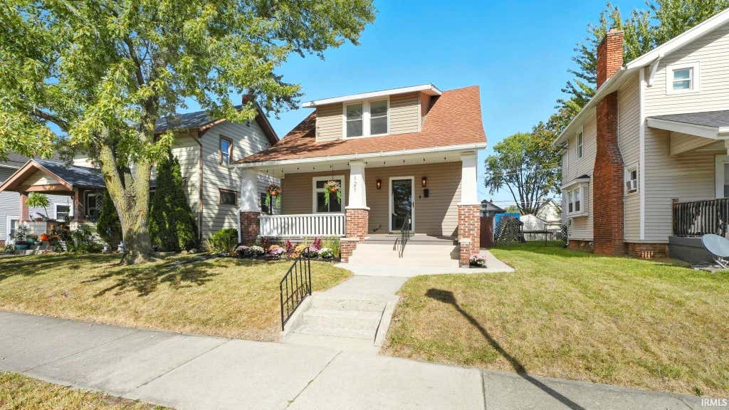 Photo of 121 E Branning Avenue, Fort Wayne, IN 46808 (MLS # 202629037)