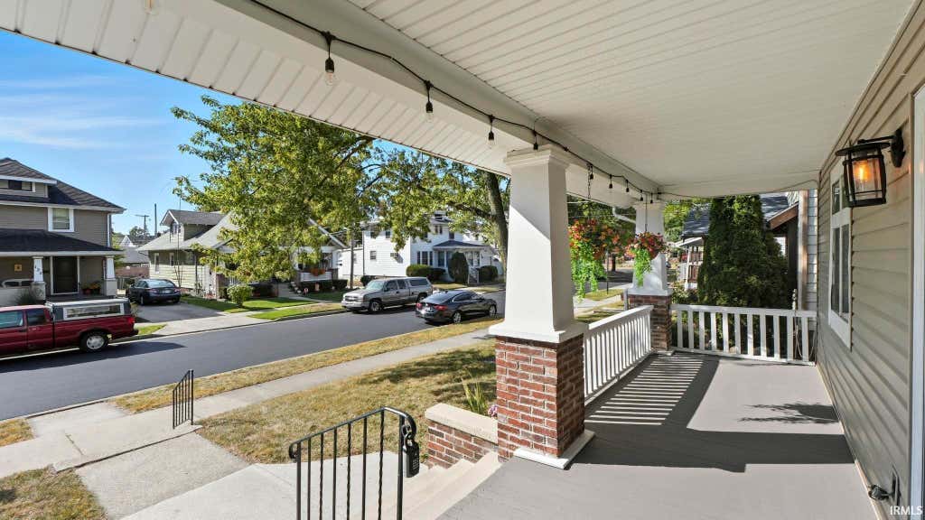 Photo of 121 E Branning Avenue, Fort Wayne, IN 46808 (MLS # 202629037)