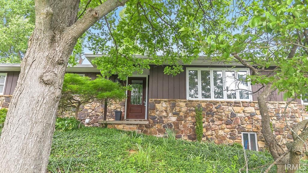 Photo of 1935 S Locust Court, Bloomington, IN 47401 (MLS # 202617675)