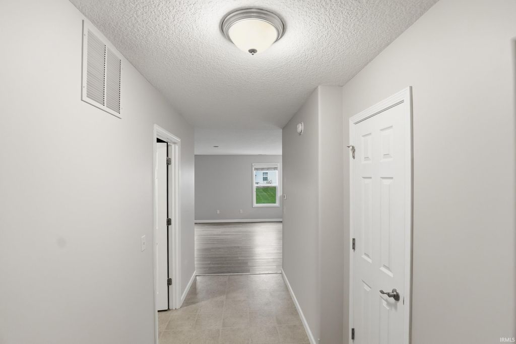 Photo of 1924 Black Bear Drive, Fort Wayne, IN 46808 (MLS # 202613836)