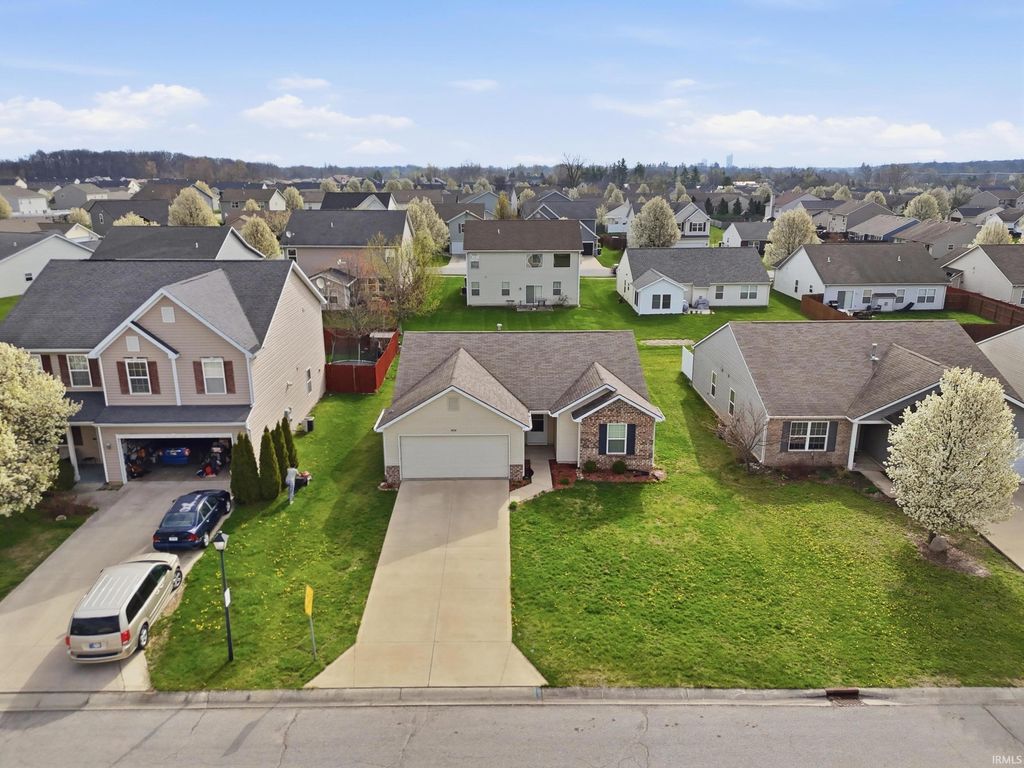 Photo of 1924 Black Bear Drive, Fort Wayne, IN 46808 (MLS # 202613836)