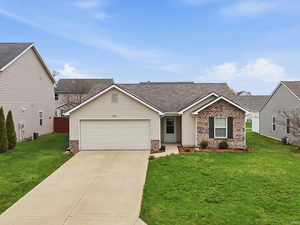 Photo of 1924 Black Bear Drive, Fort Wayne, IN 46808 (MLS # 202613836)