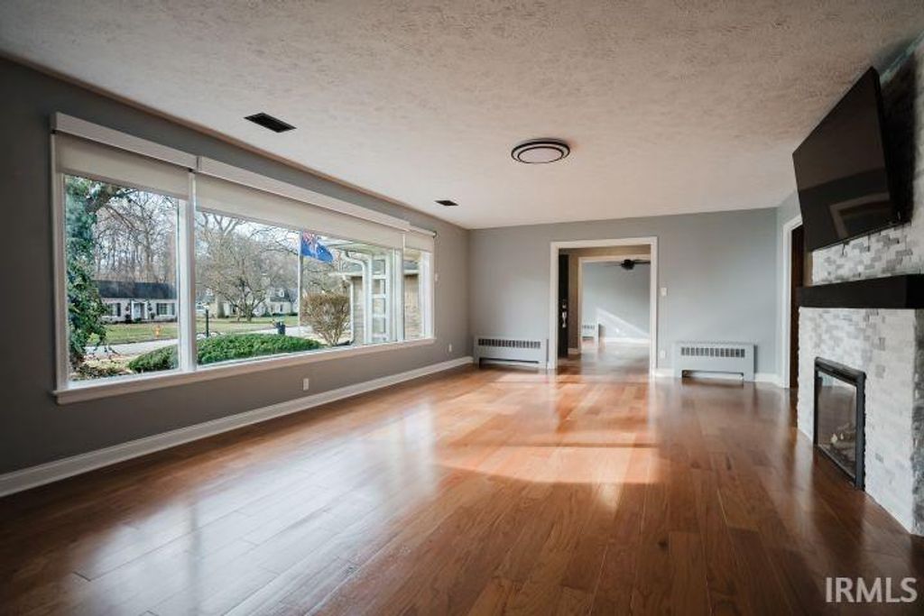 Photo of 1158 Woodlawn Drive, New Castle, IN 47362 (MLS # 202549879)