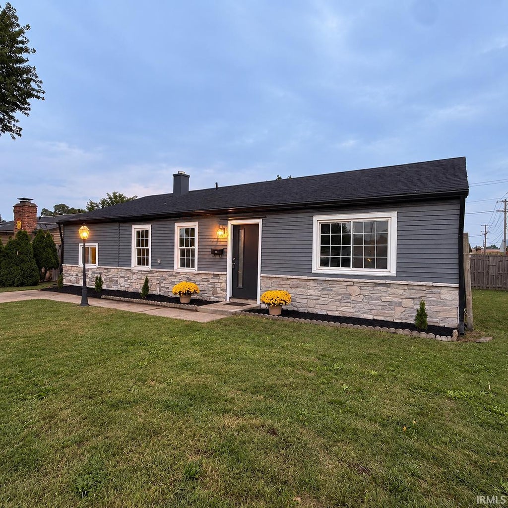 Photo of 118 N Walnut Street, Mishawaka, IN 46544 (MLS # 202641063)