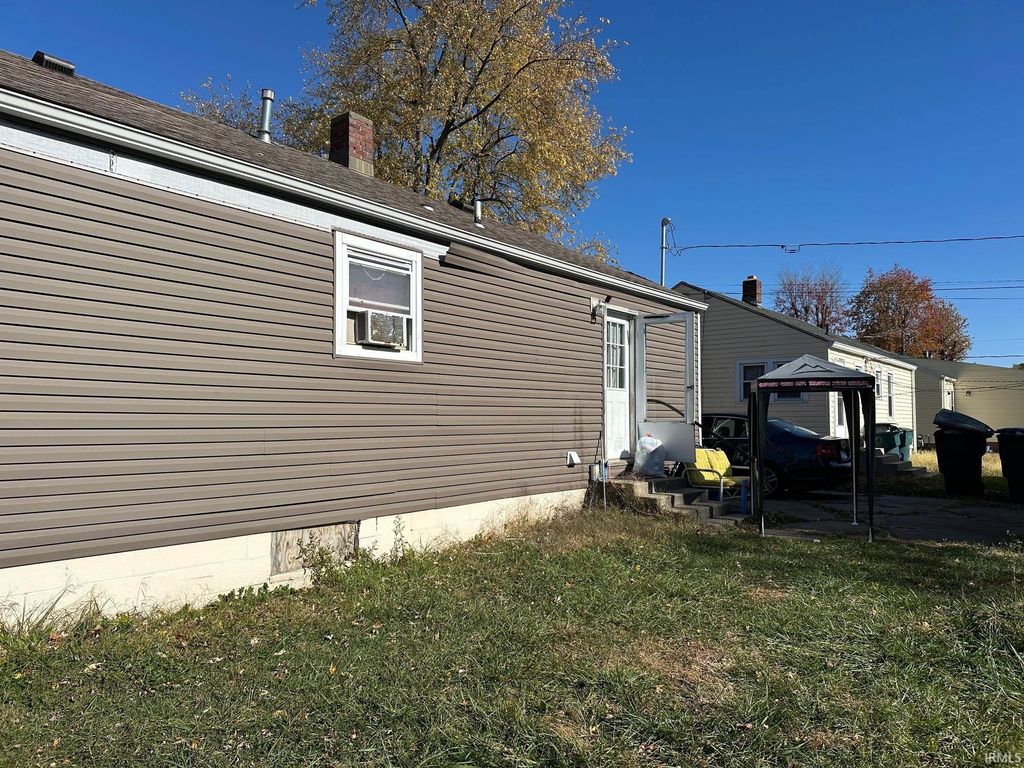 Photo of 1805 E 20 th Street, Muncie, IN 47302 (MLS # 202546521)