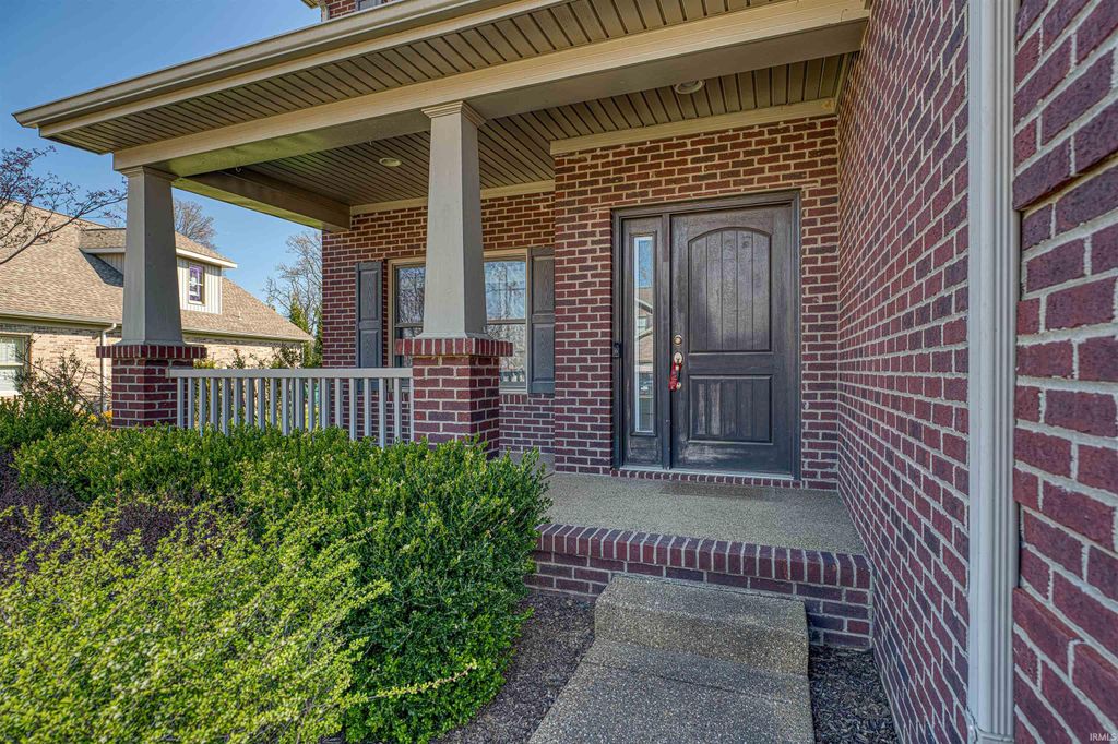 Photo of 4705 Fieldcrest Place Circle, Newburgh, IN 47630 (MLS # 202613204)