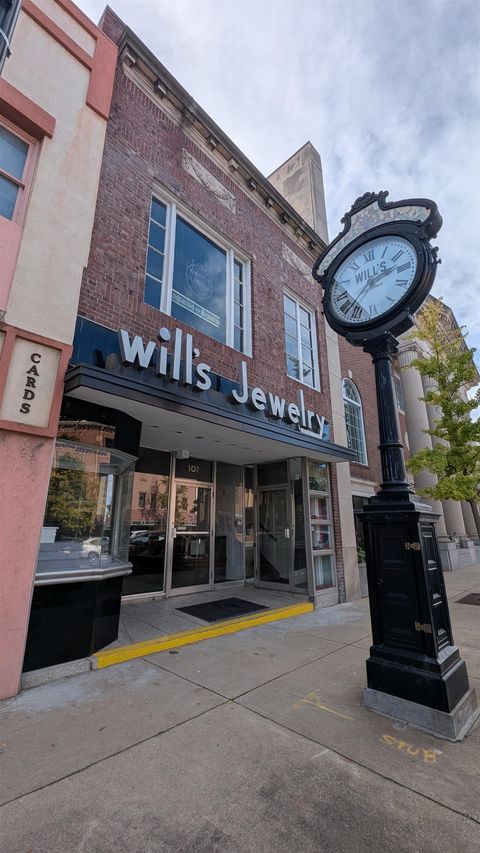 Photo of 107 E Lincolnway Highway, Mishawaka, IN 46544 (MLS # 202544072) Photo of 107 E Lincolnway Highway, Mishawaka, IN 46544 (MLS # 202544072)