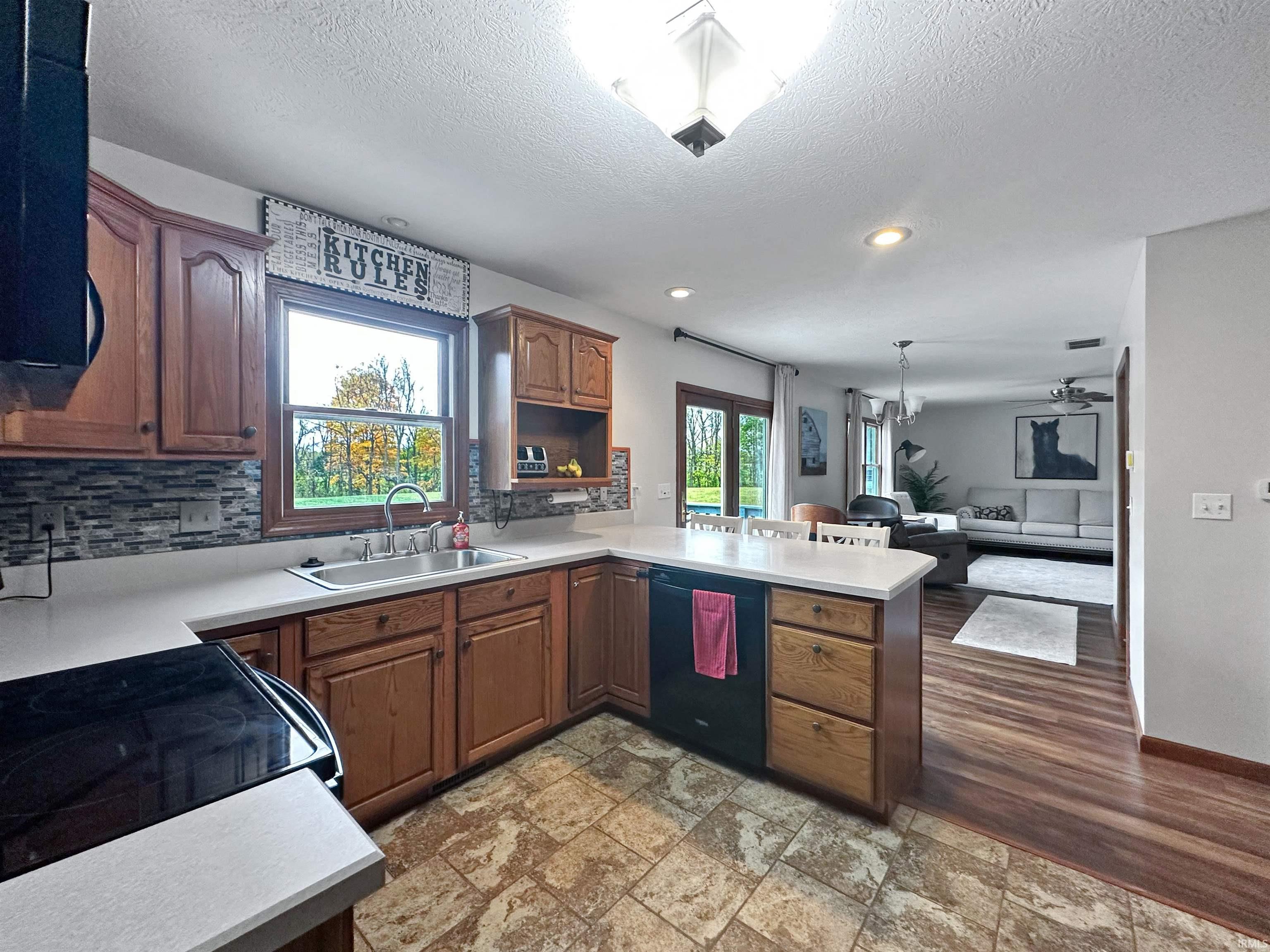 Frankfort, Indiana 46041, United States, 4 Bedrooms Bedrooms, ,3 BathroomsBathrooms,Residential,Active,232751