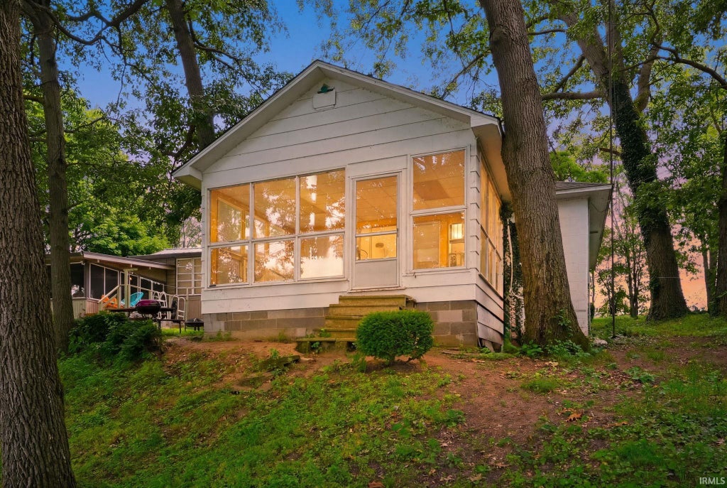 Photo of 4910 E Shore Park Road, Leesburg, IN 46538 (MLS # 202628037)