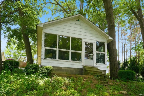 Photo of 4910 E Shore Park Road, Leesburg, IN 46538 (MLS # 202628037)