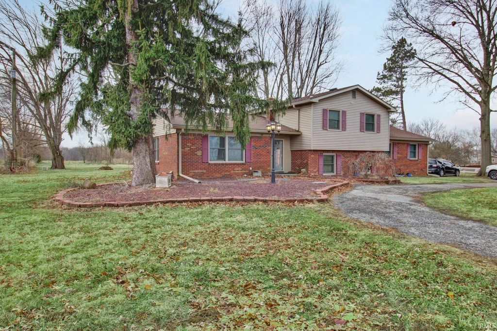 Photo of 5867 W 100 N, Kokomo, IN 46901 (MLS # 202601041)