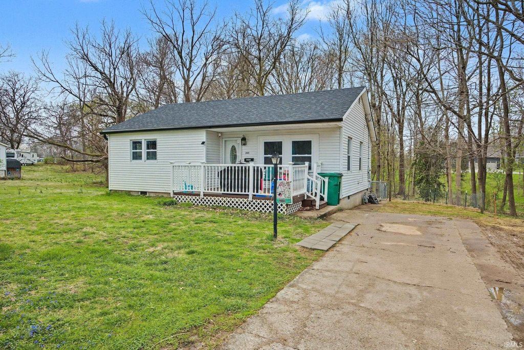 Photo of 305 Kennedy Place, Crawfordsville, IN 47933 (MLS # 202611429)