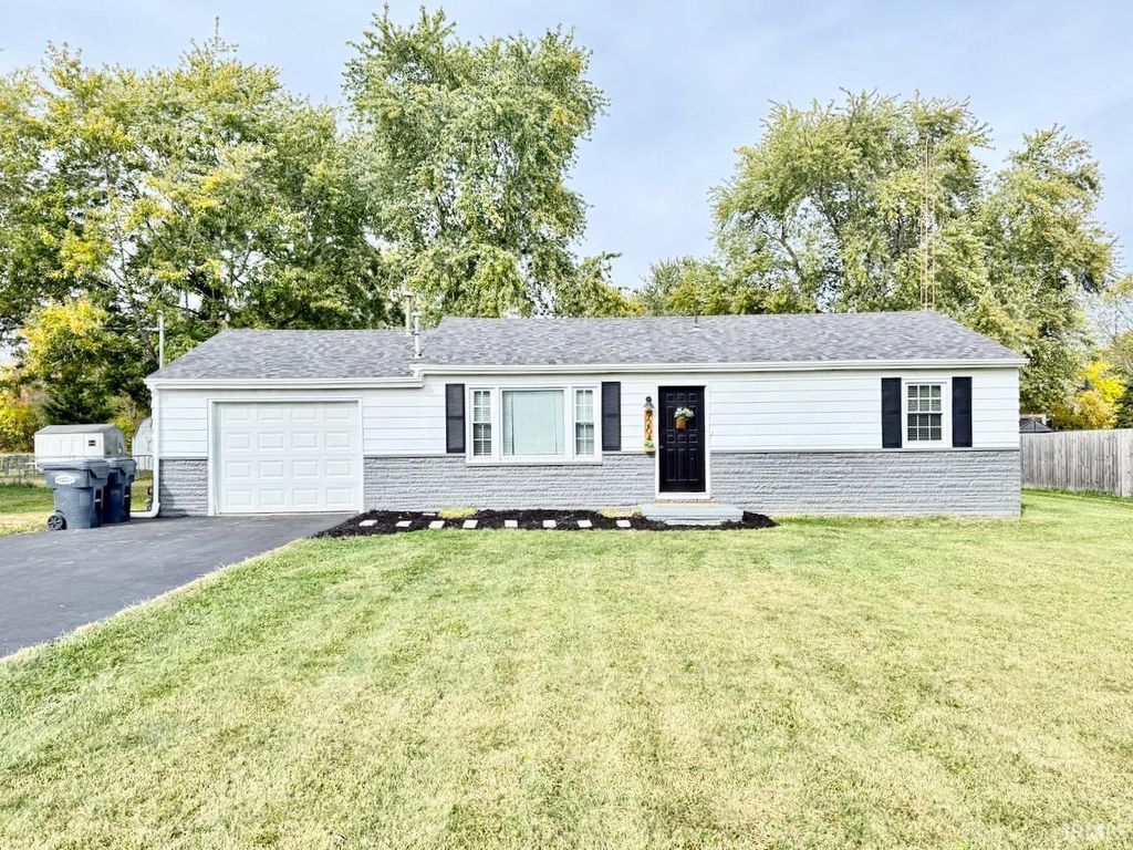 Photo of 9204 E Miller Street, Selma, IN 47383 (MLS # 202542331)