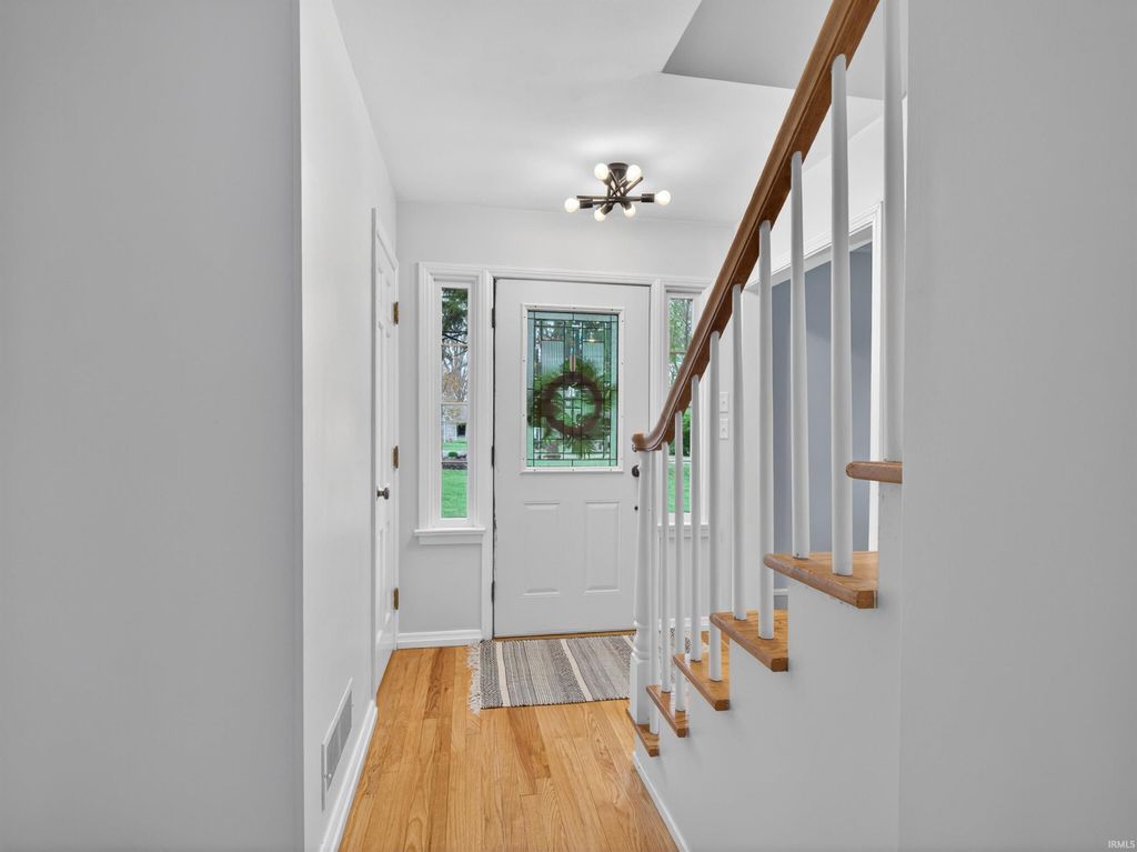 Photo of 4222 Hazelhurst Drive, Fort Wayne, IN 46804 (MLS # 202614475)