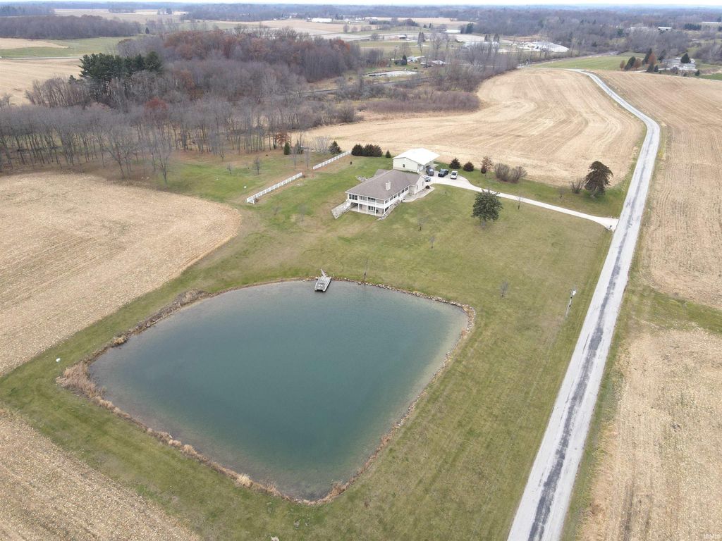 Photo of 4239 S Kinsey Road, Warsaw, IN 46580 (MLS # 202547480)